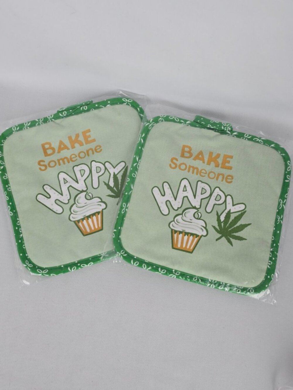 Bake Someone Happy Novelty Cotton Pot Holders – Set of 2 – New in Package